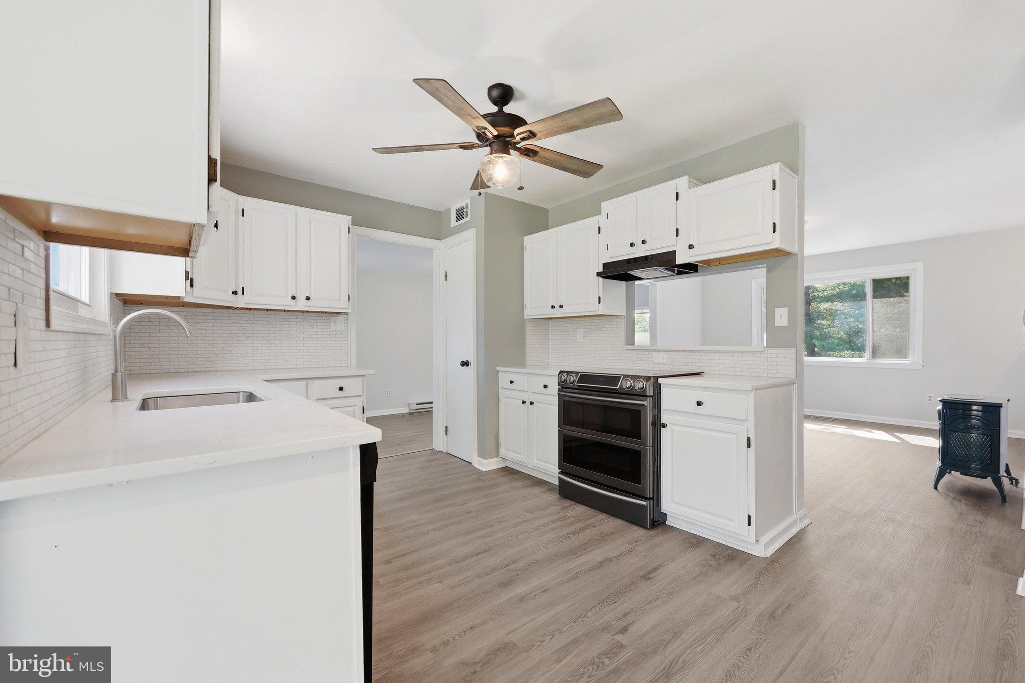 8215 VIRGINIA LANE