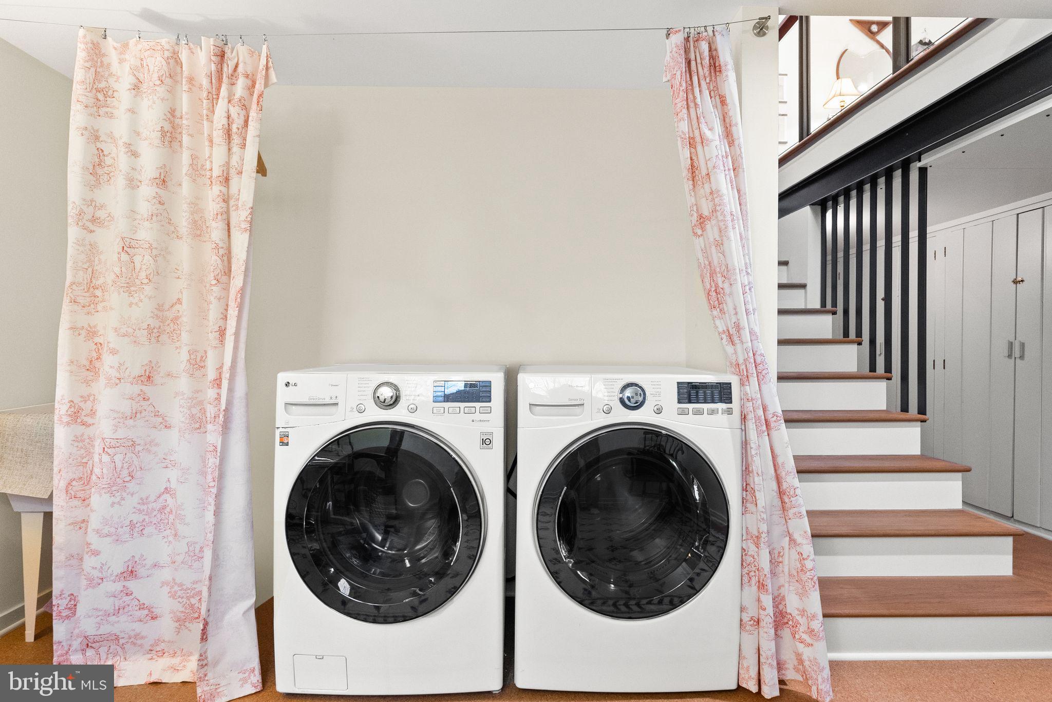 RAYMONDALE - Residential