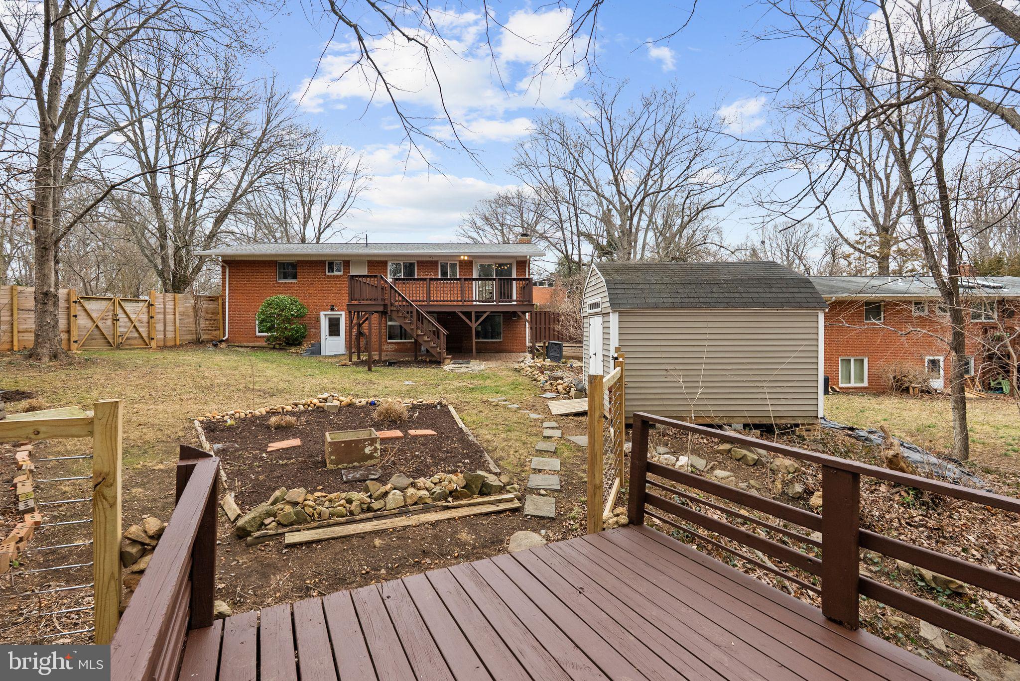 RAYMONDALE - Residential