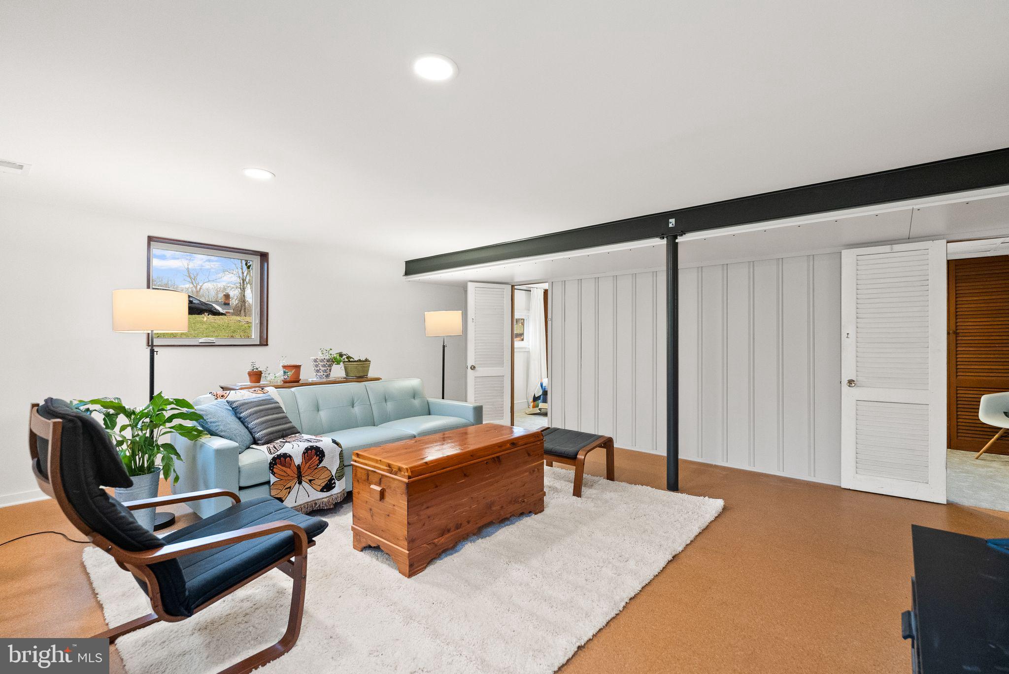 RAYMONDALE - Residential