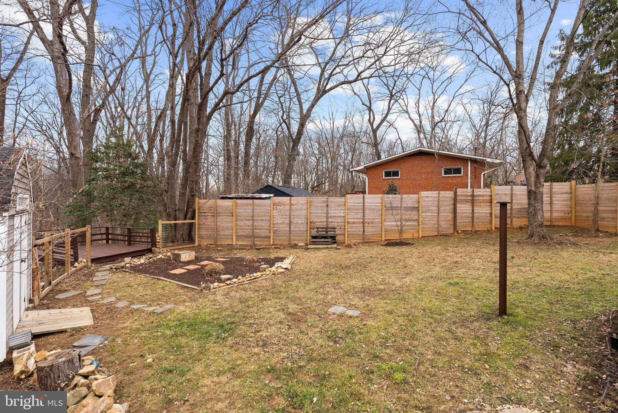 RAYMONDALE - Residential