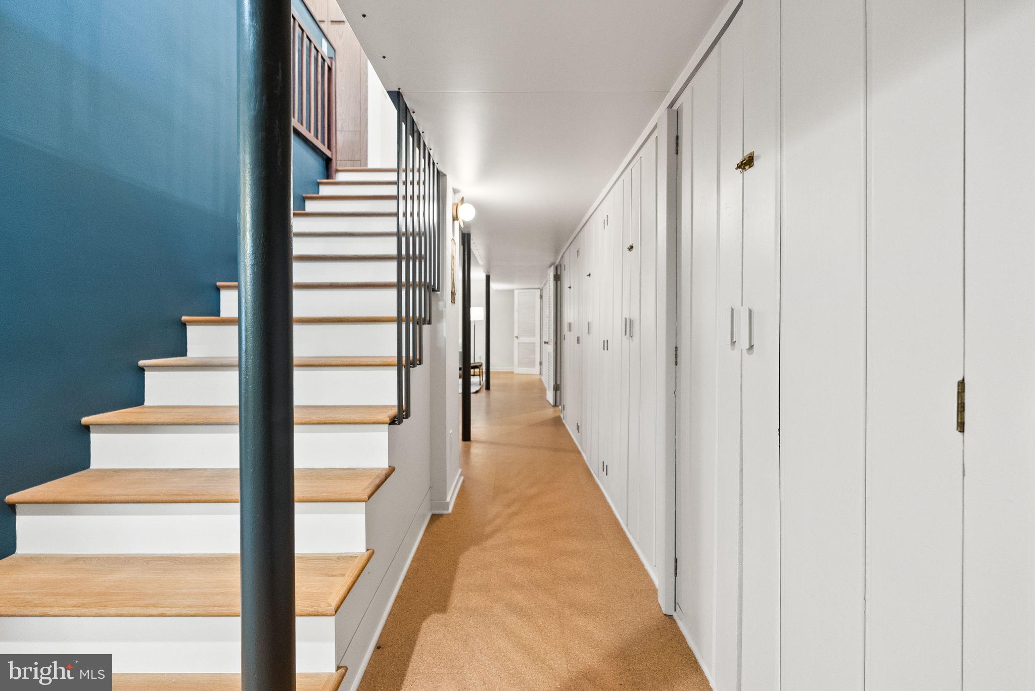 RAYMONDALE - Residential