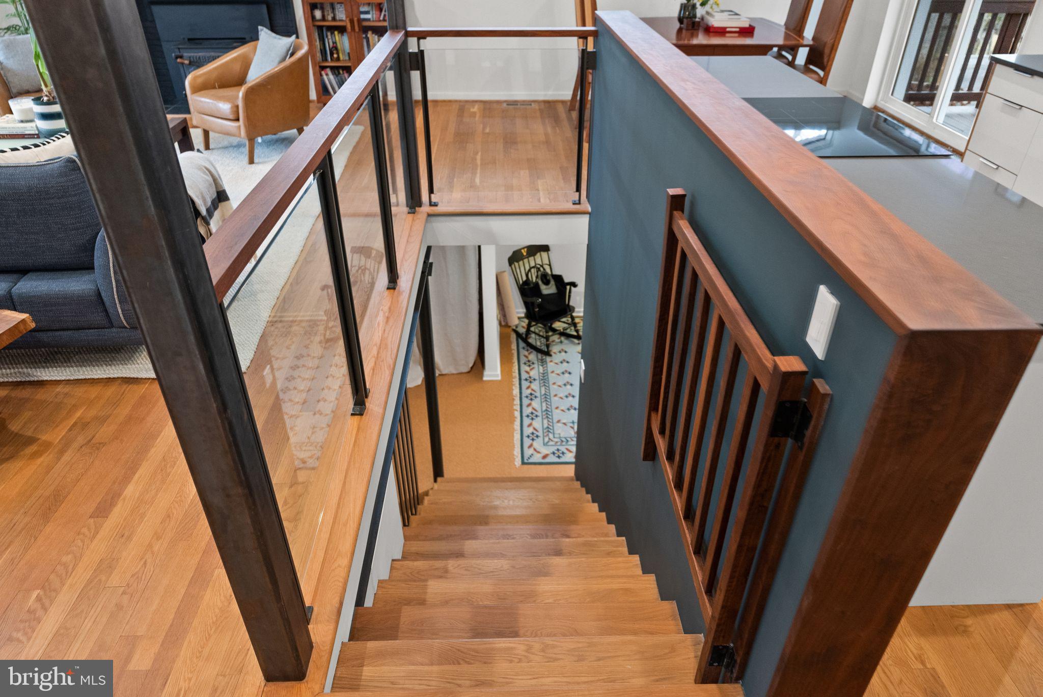 RAYMONDALE - Residential