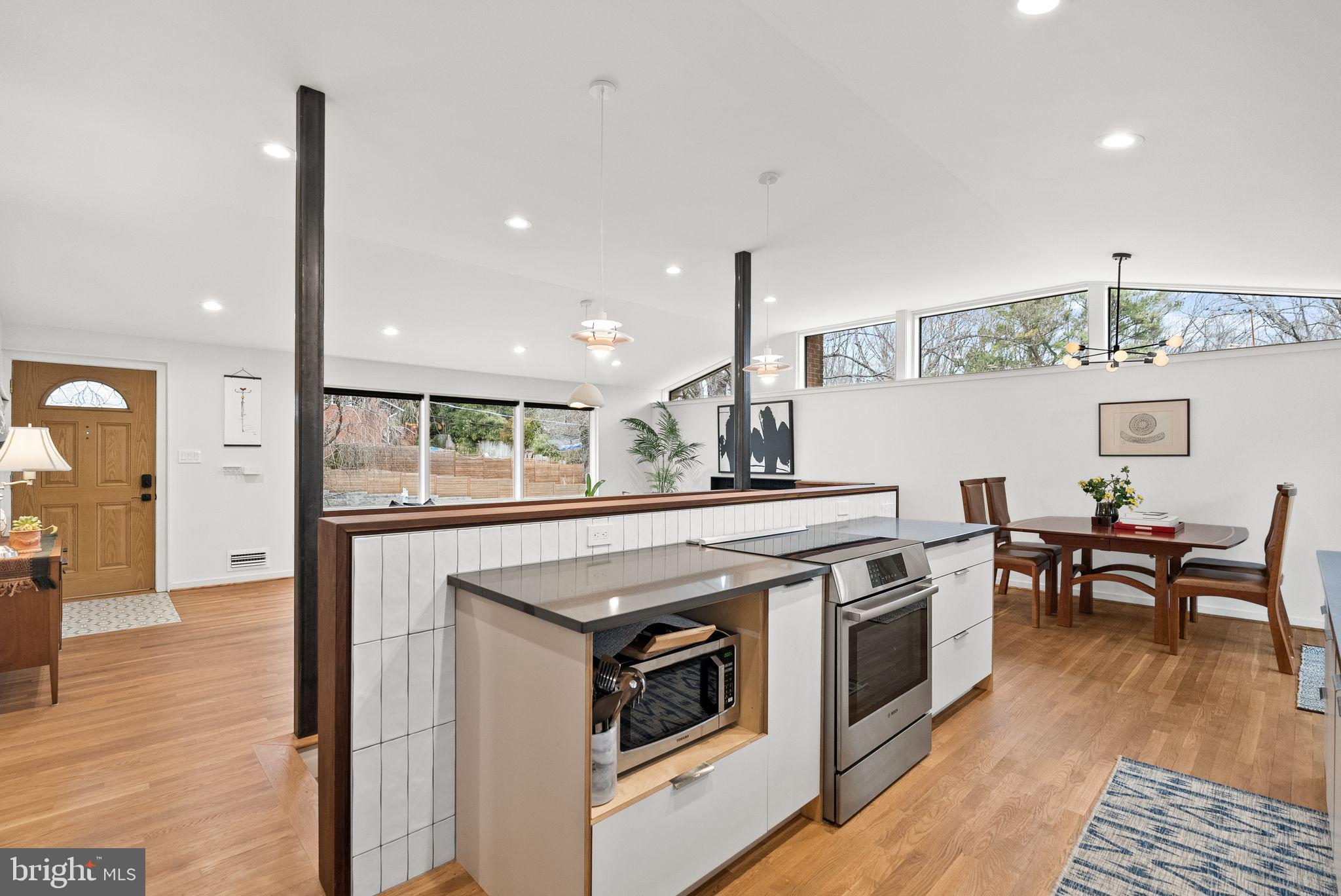 RAYMONDALE - Residential