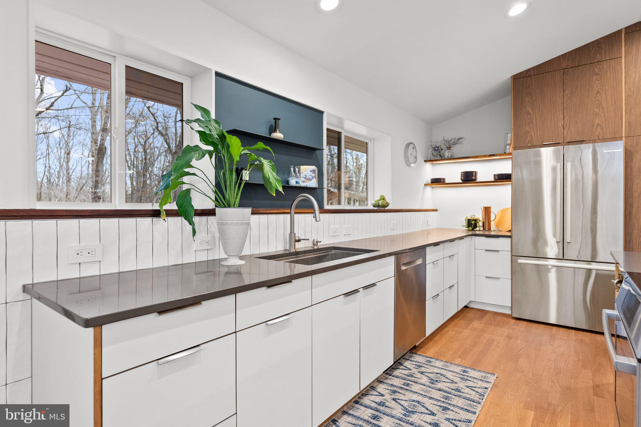 RAYMONDALE - Residential