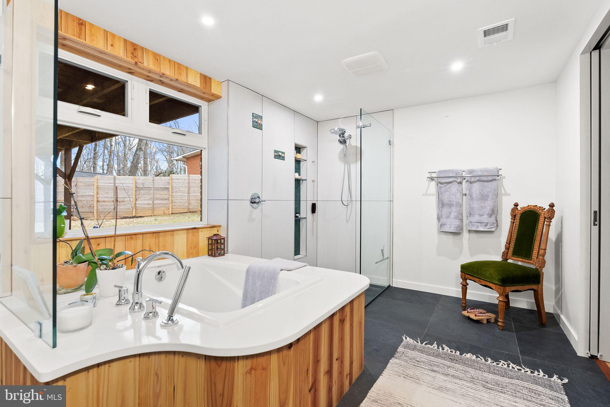 RAYMONDALE - Residential