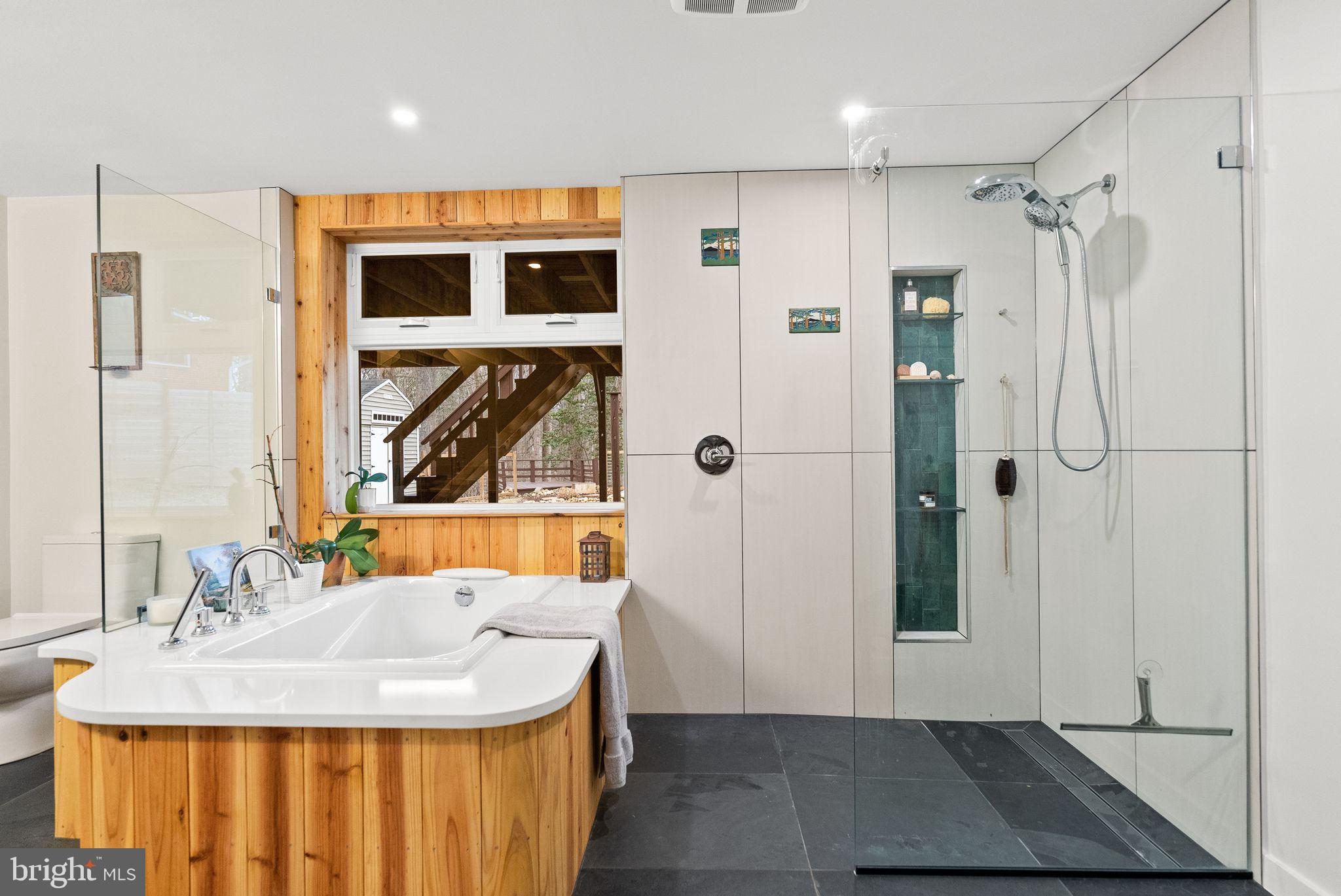 RAYMONDALE - Residential