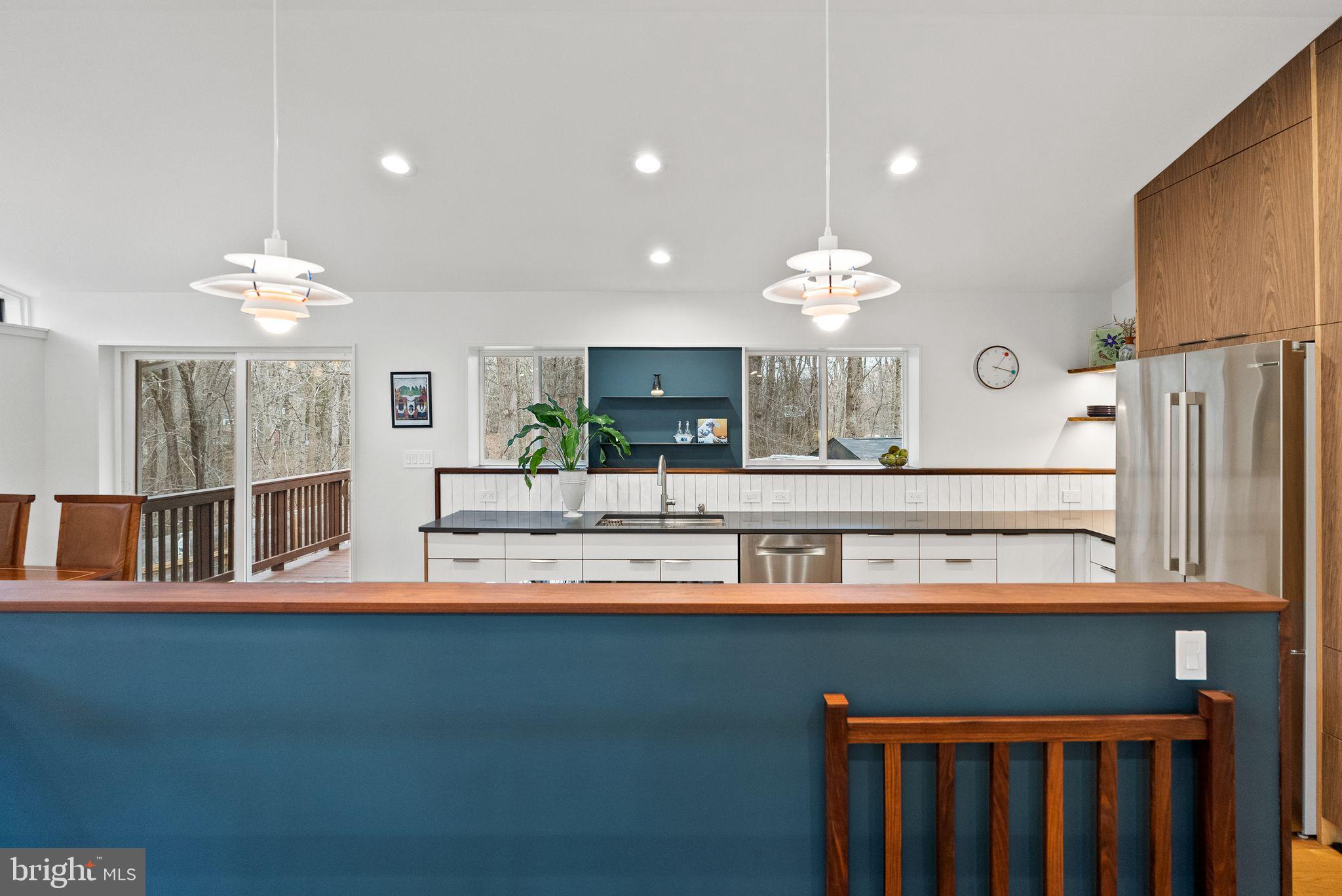 RAYMONDALE - Residential