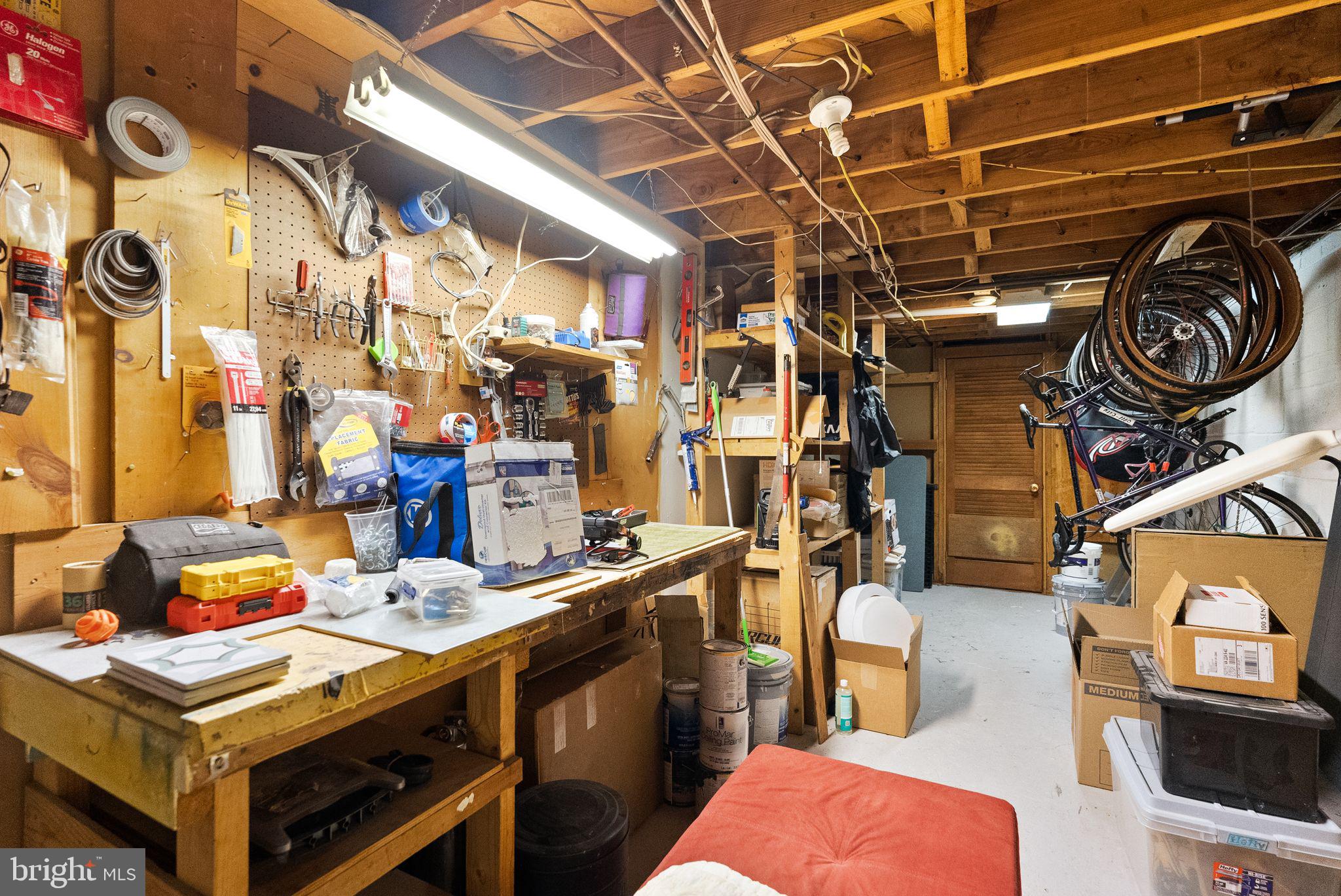 RAYMONDALE - Residential