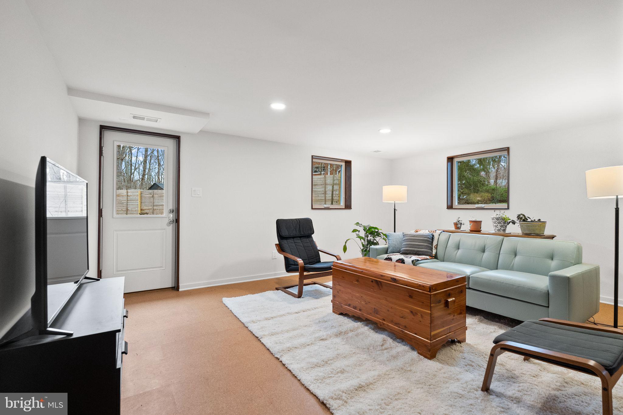 RAYMONDALE - Residential