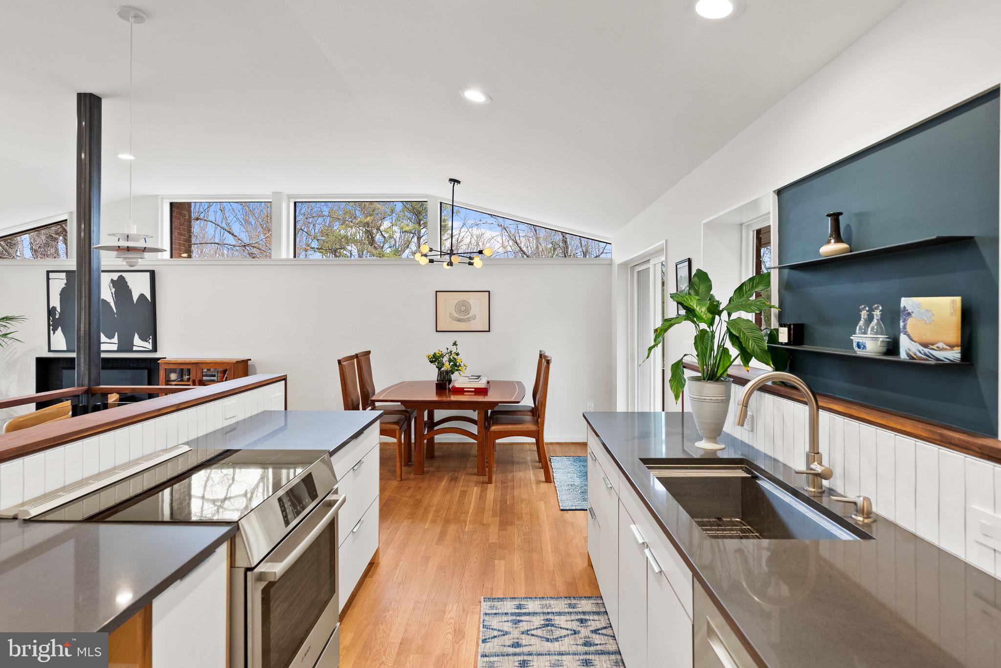 RAYMONDALE - Residential