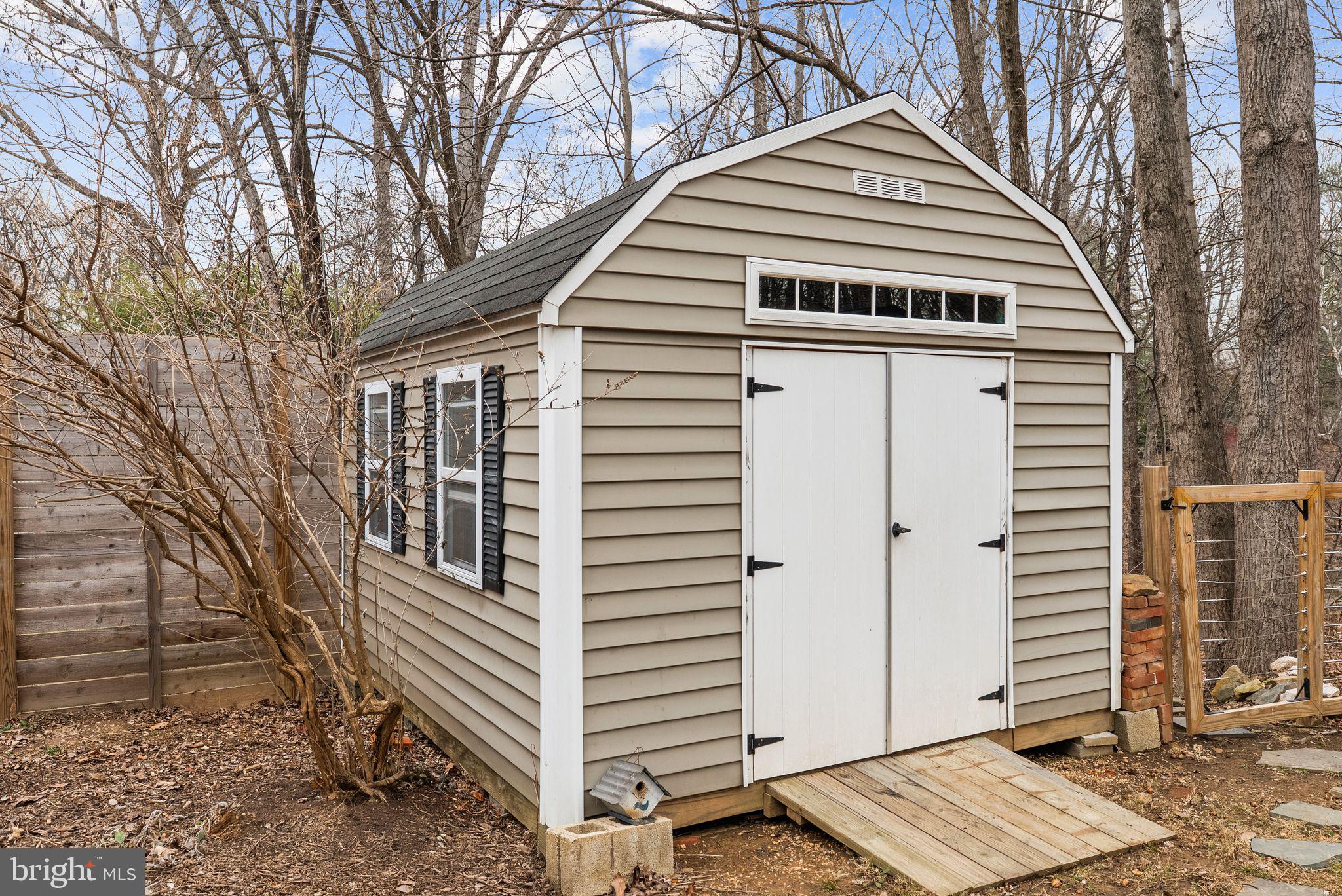 RAYMONDALE - Residential