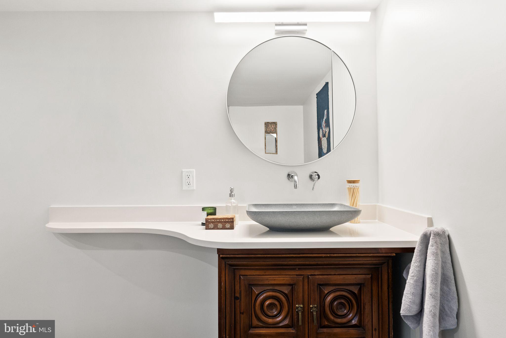 RAYMONDALE - Residential