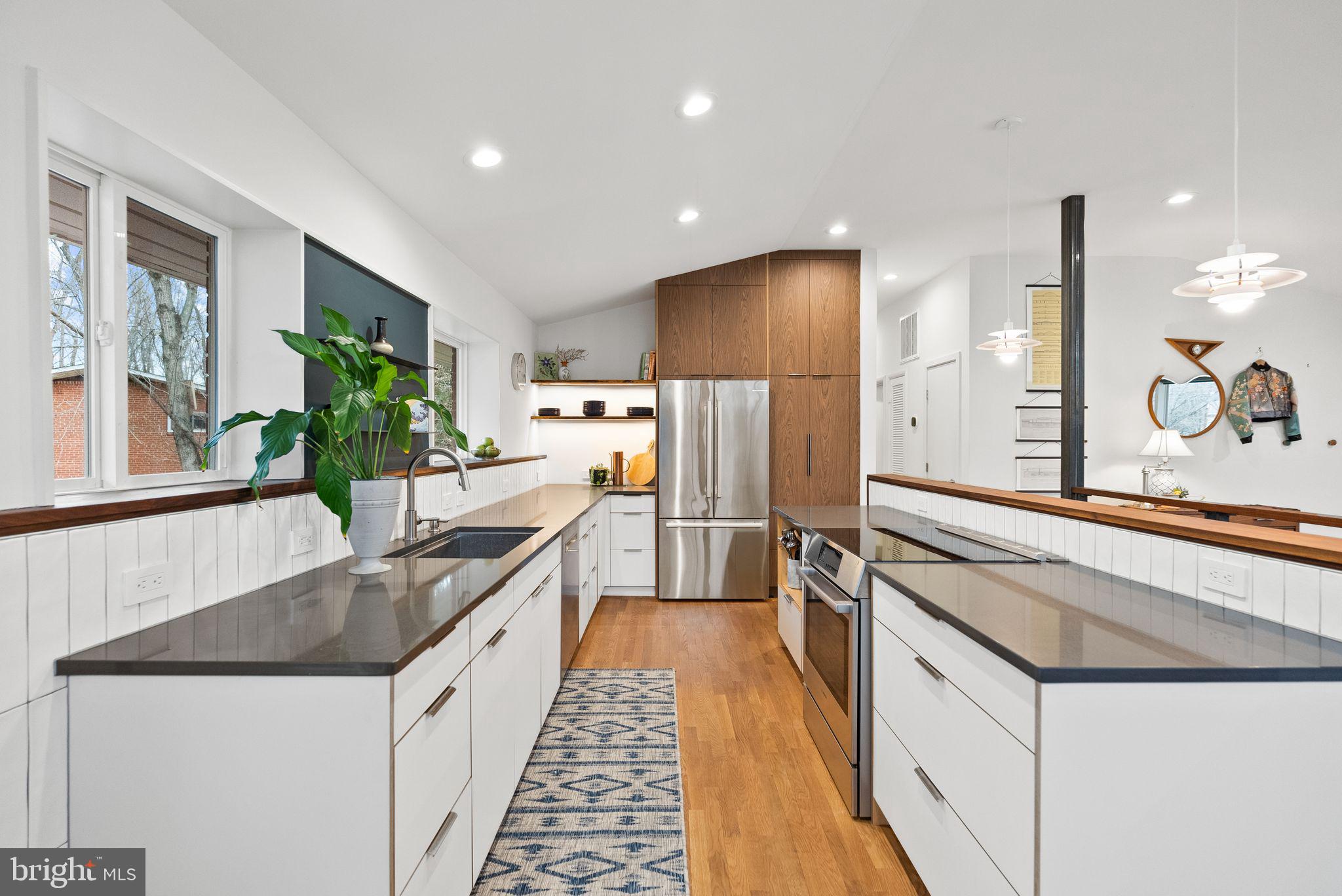 RAYMONDALE - Residential