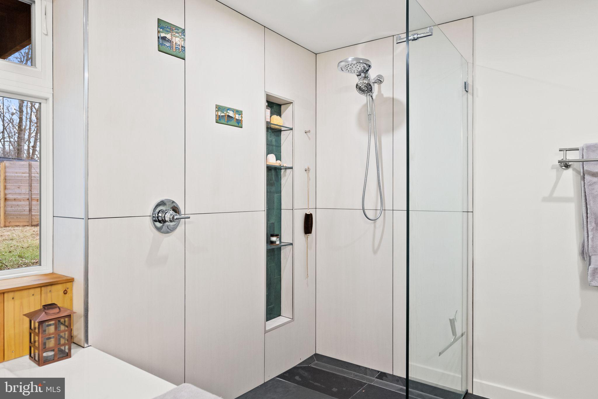 RAYMONDALE - Residential