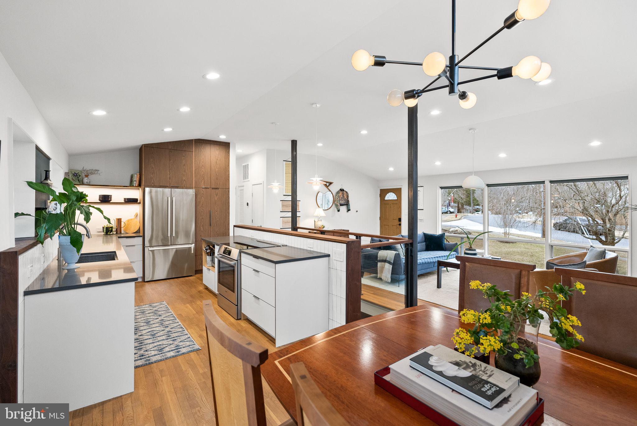 RAYMONDALE - Residential