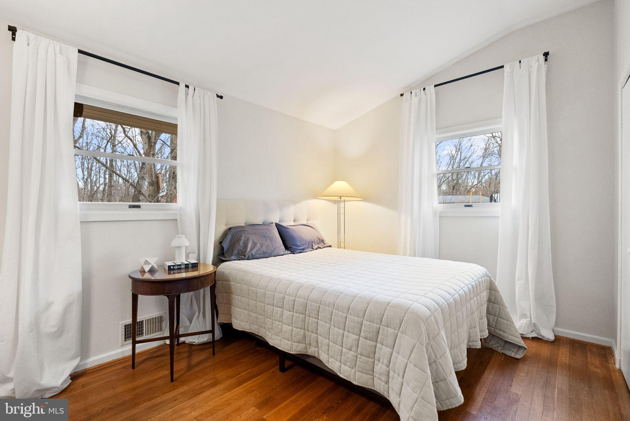 RAYMONDALE - Residential