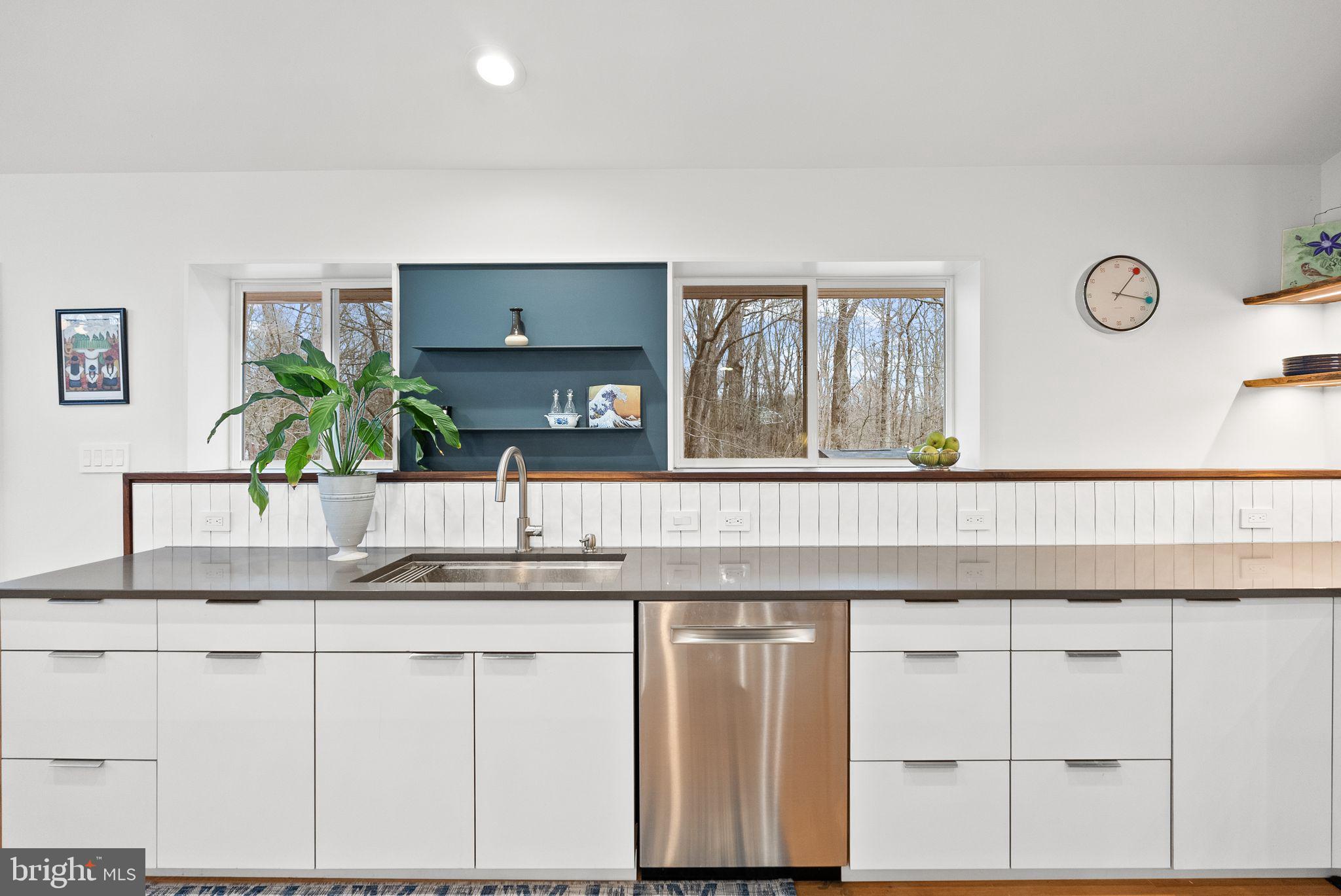 RAYMONDALE - Residential