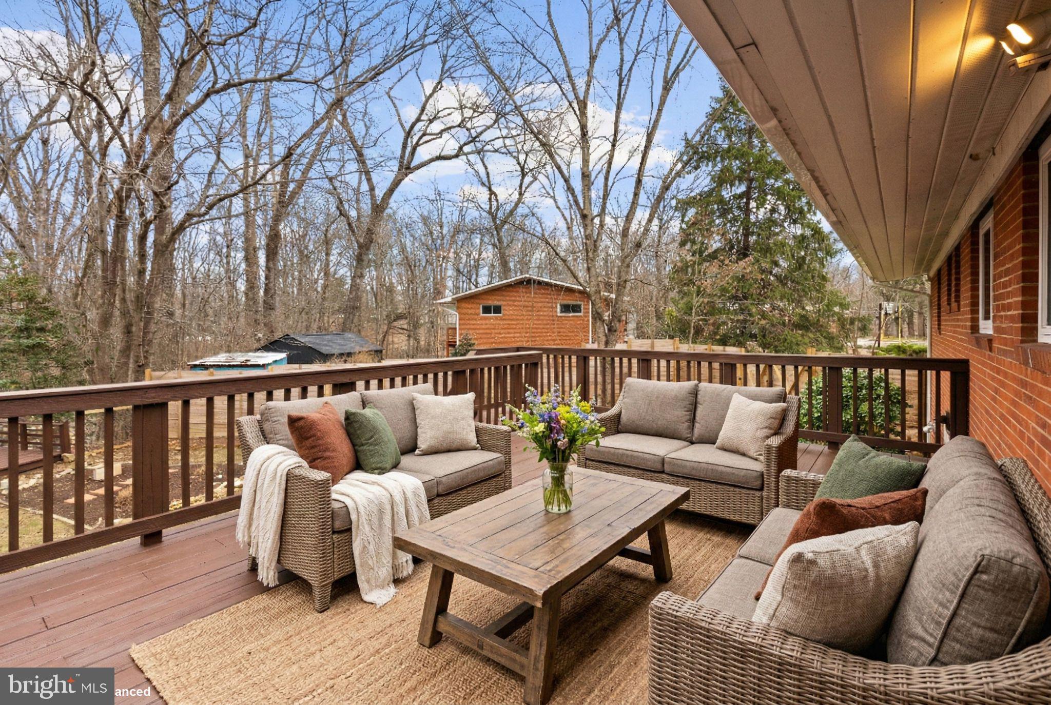 RAYMONDALE - Residential