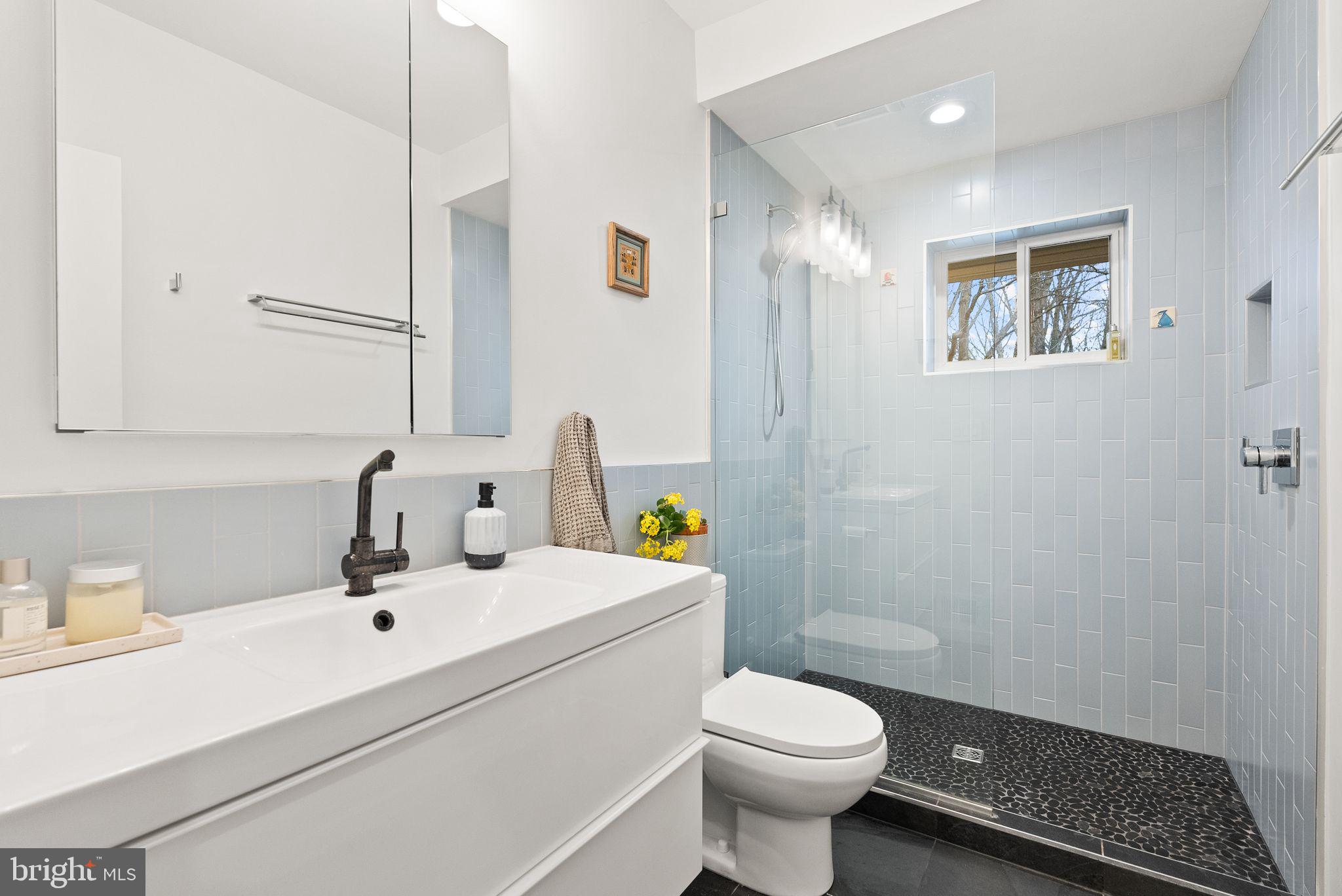 RAYMONDALE - Residential