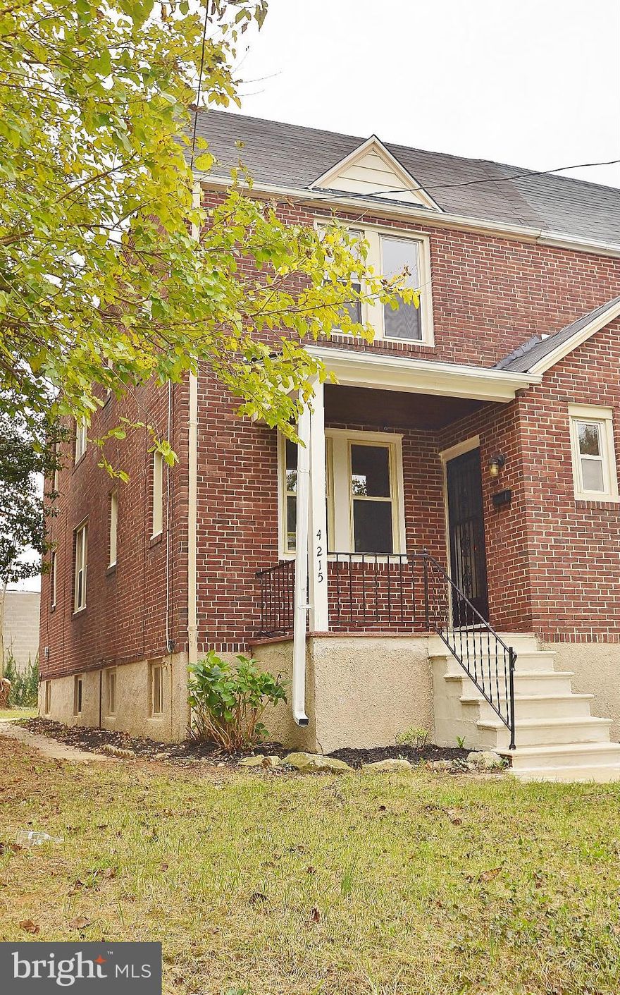 Beautiful all brick home, Gourmet kitchen w/ SS appliances / granite counters / 42" cabinets, large separate dining room & family yroom, hardwood floors throughout, nice front porch, huge backyard is perfect for family fun.