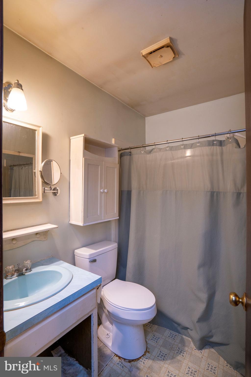 SHADOW OAKS - Residential