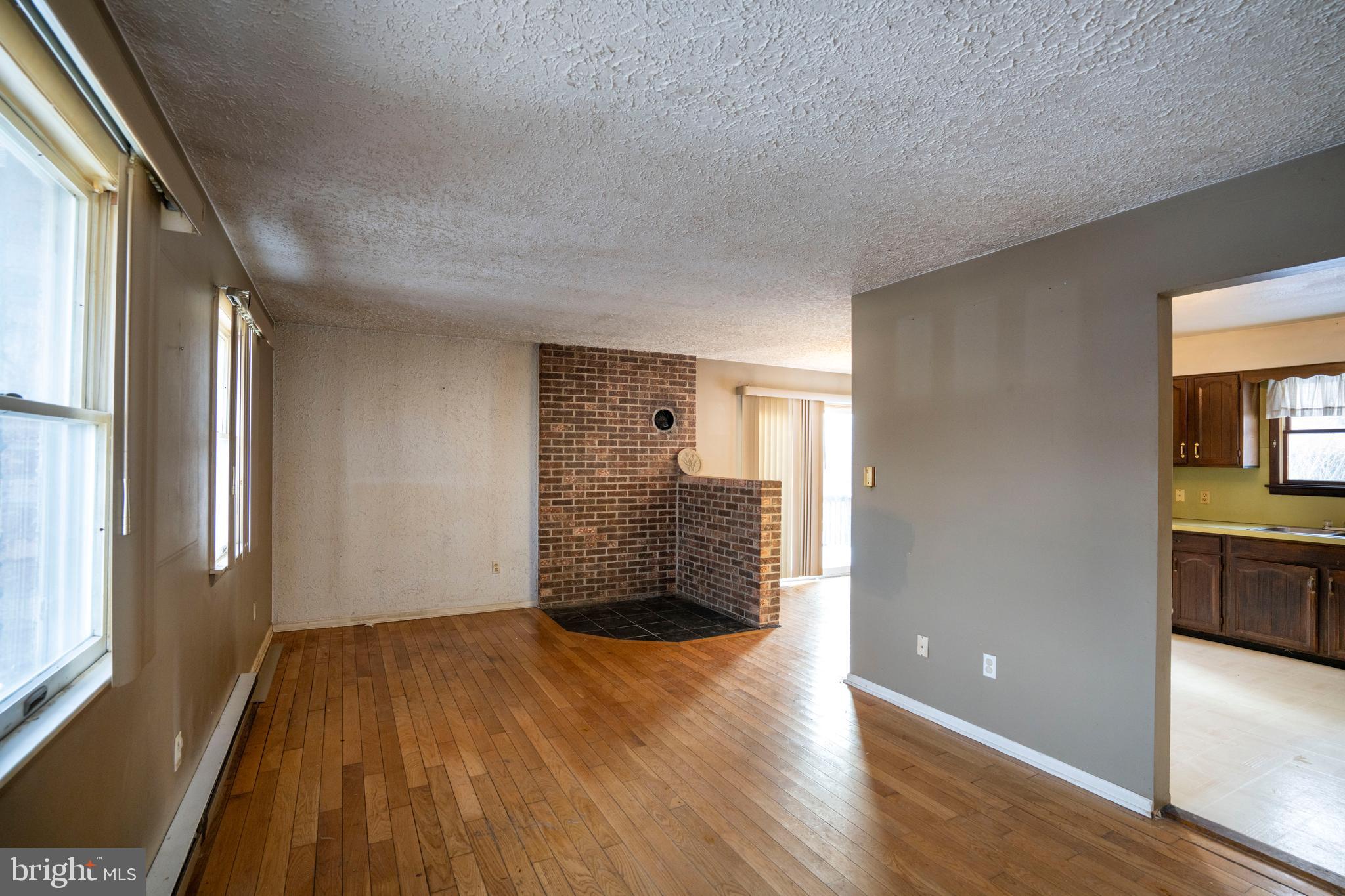 SHADOW OAKS - Residential