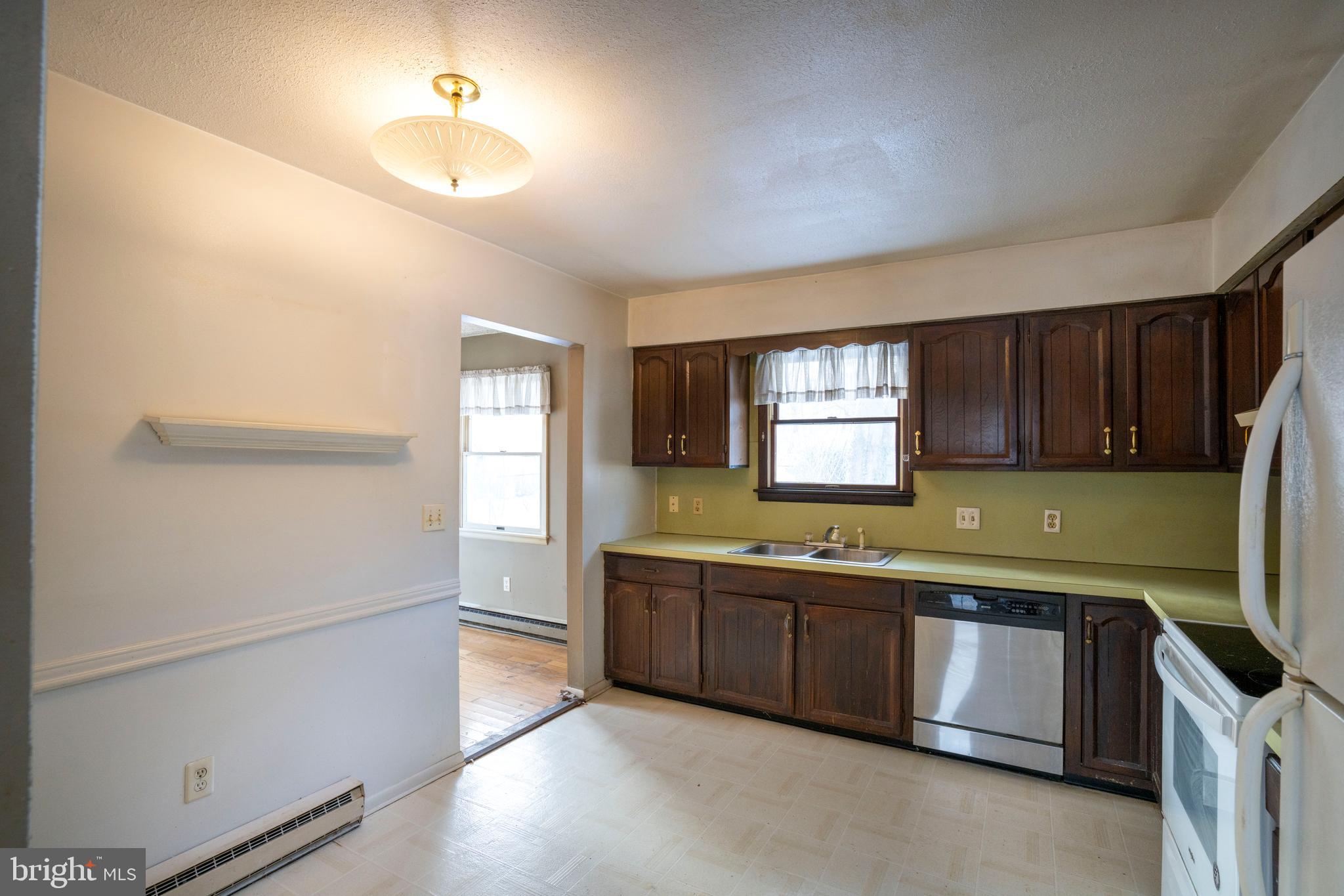 SHADOW OAKS - Residential