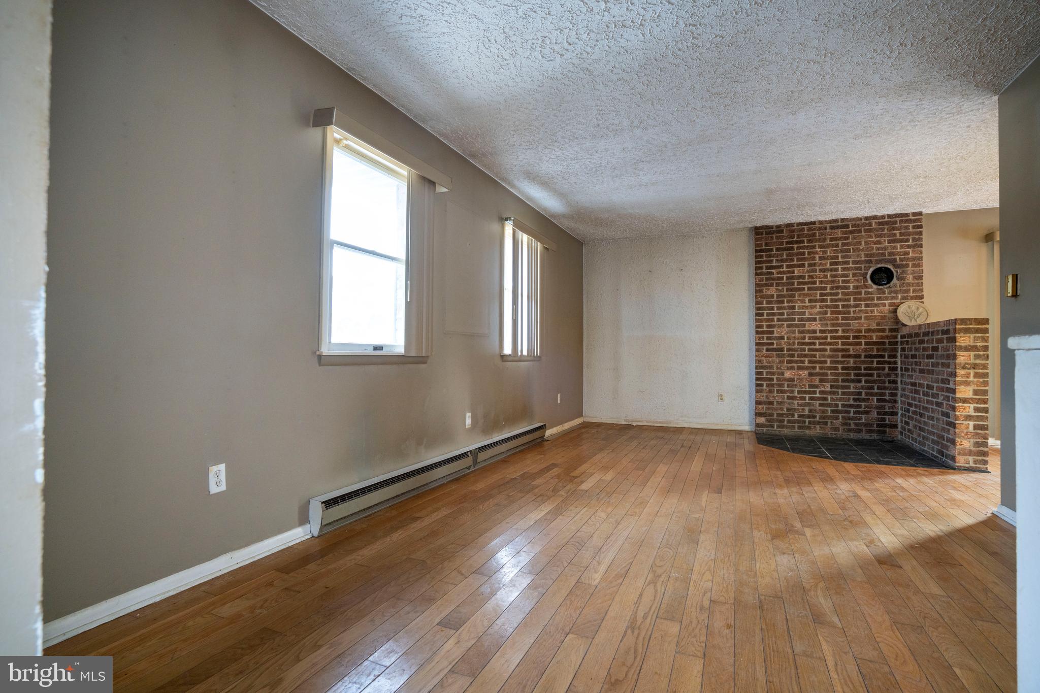 SHADOW OAKS - Residential