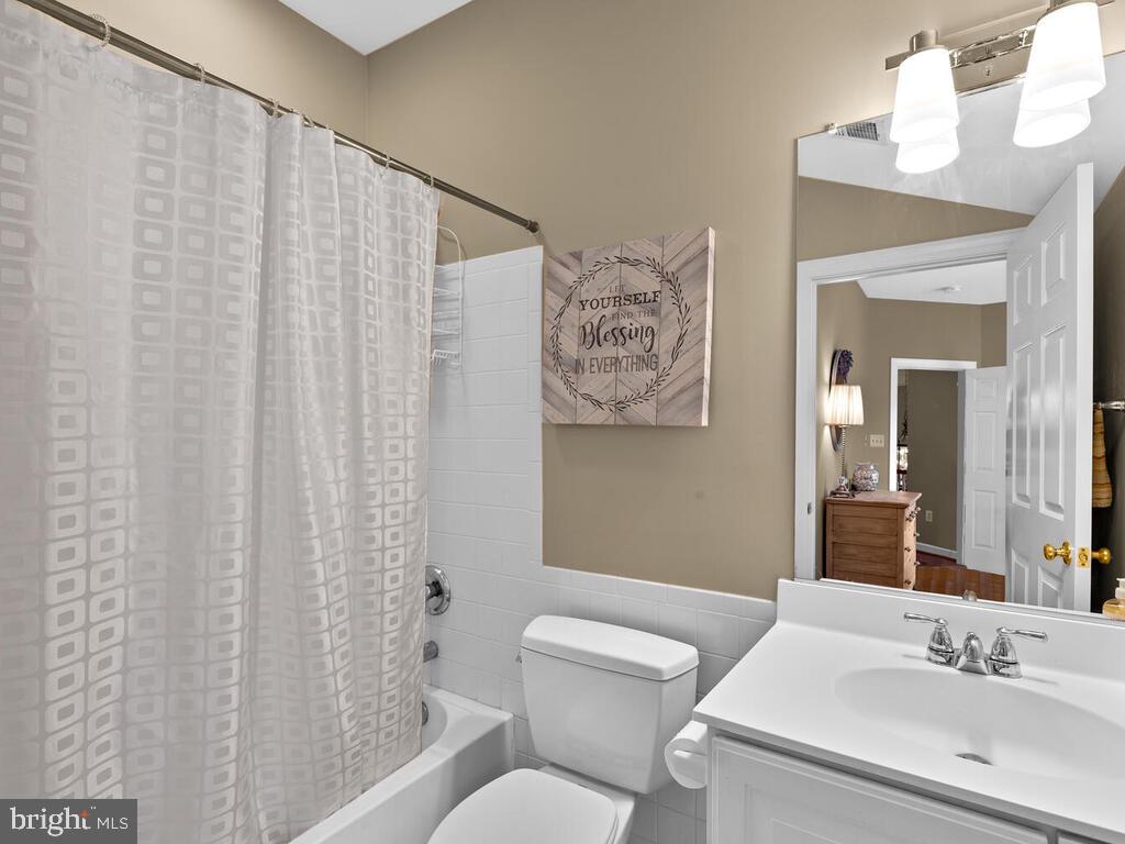 MANOR OAKS - Residential