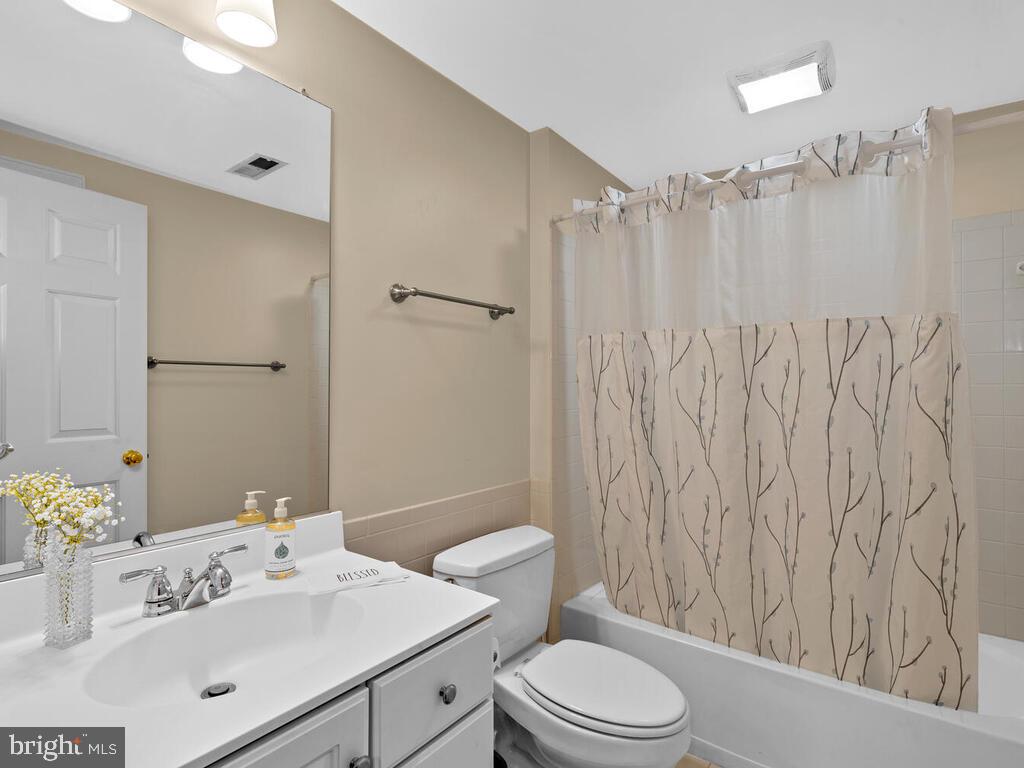 MANOR OAKS - Residential