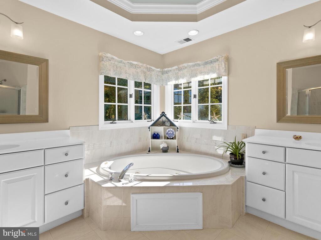 MANOR OAKS - Residential