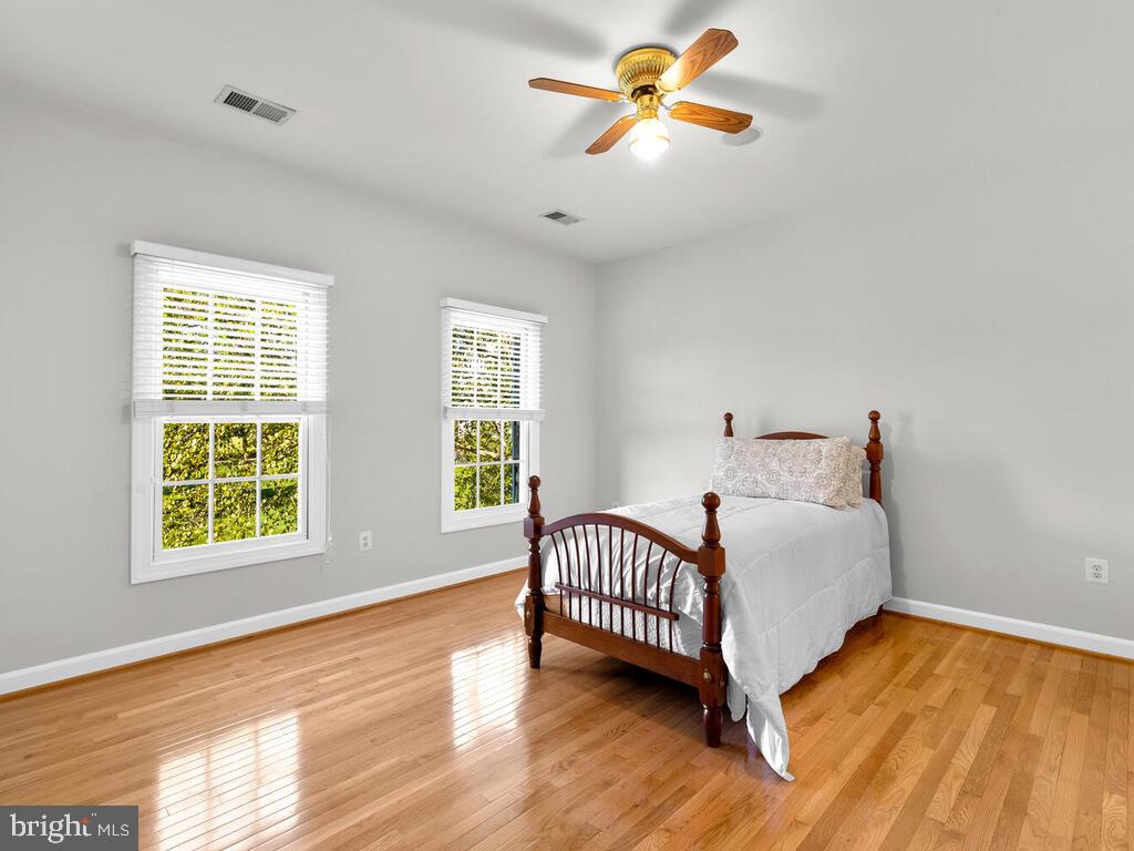 MANOR OAKS - Residential