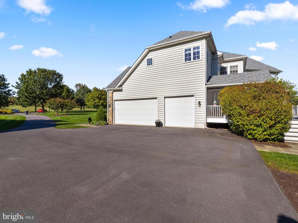 MANOR OAKS - Residential