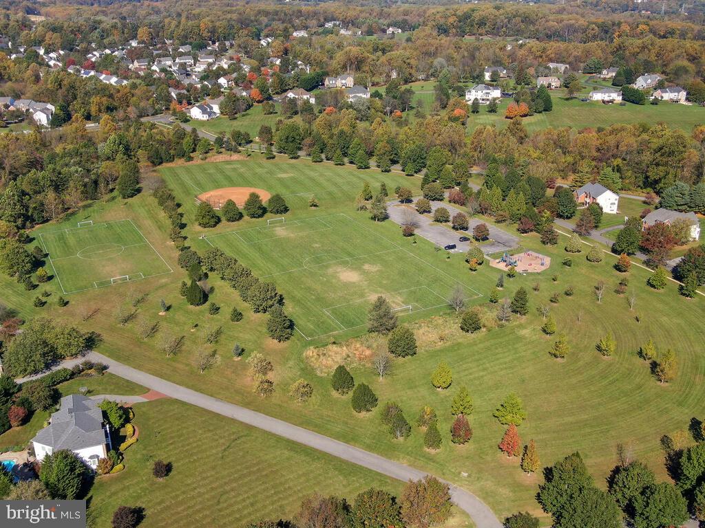 MANOR OAKS - Residential