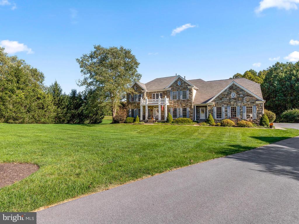 MANOR OAKS - Residential