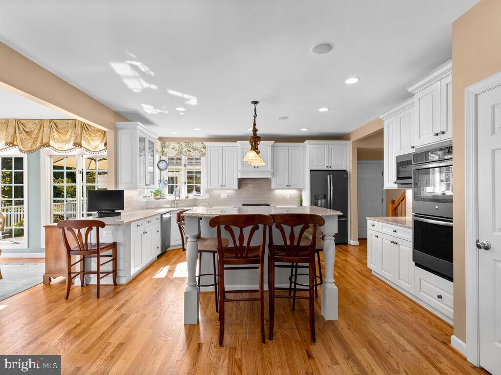 MANOR OAKS - Residential