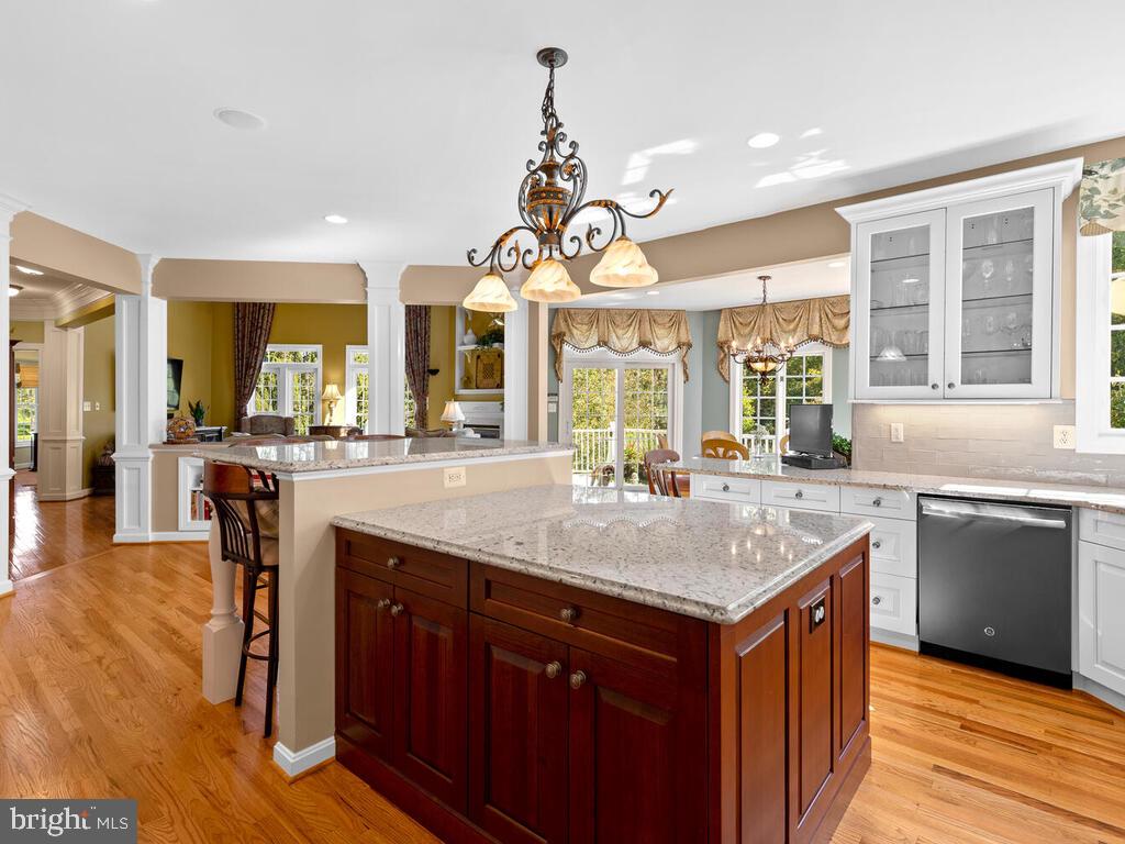 MANOR OAKS - Residential