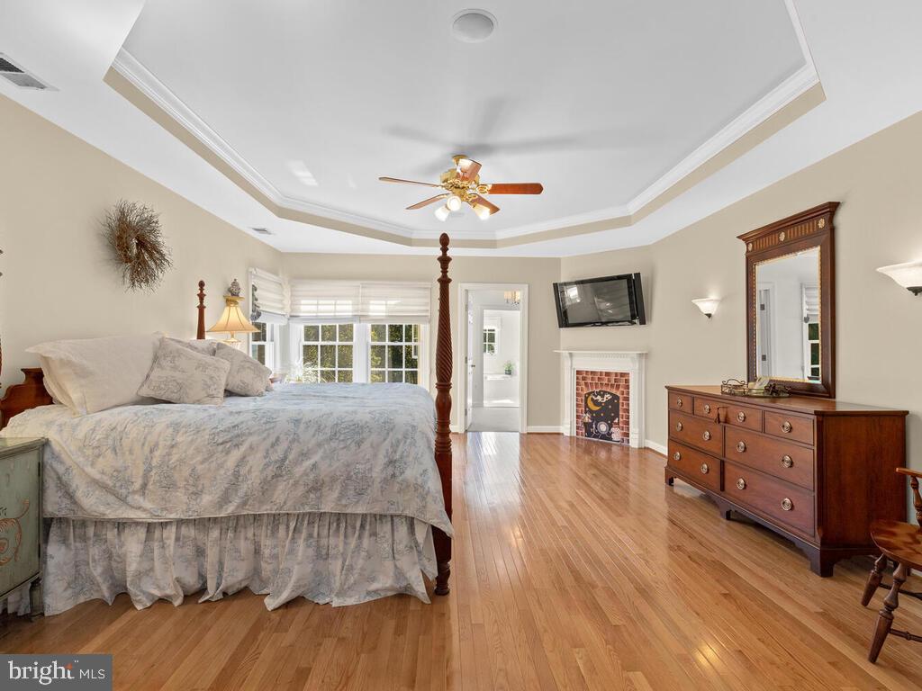 MANOR OAKS - Residential