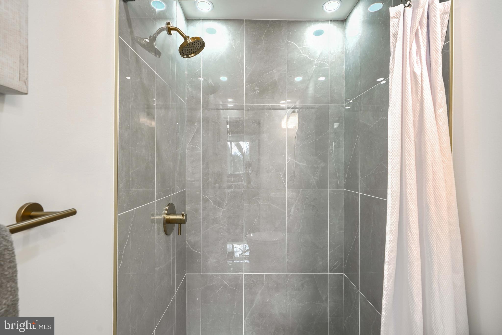 HAMPDEN HISTORIC DISTRICT - Residential