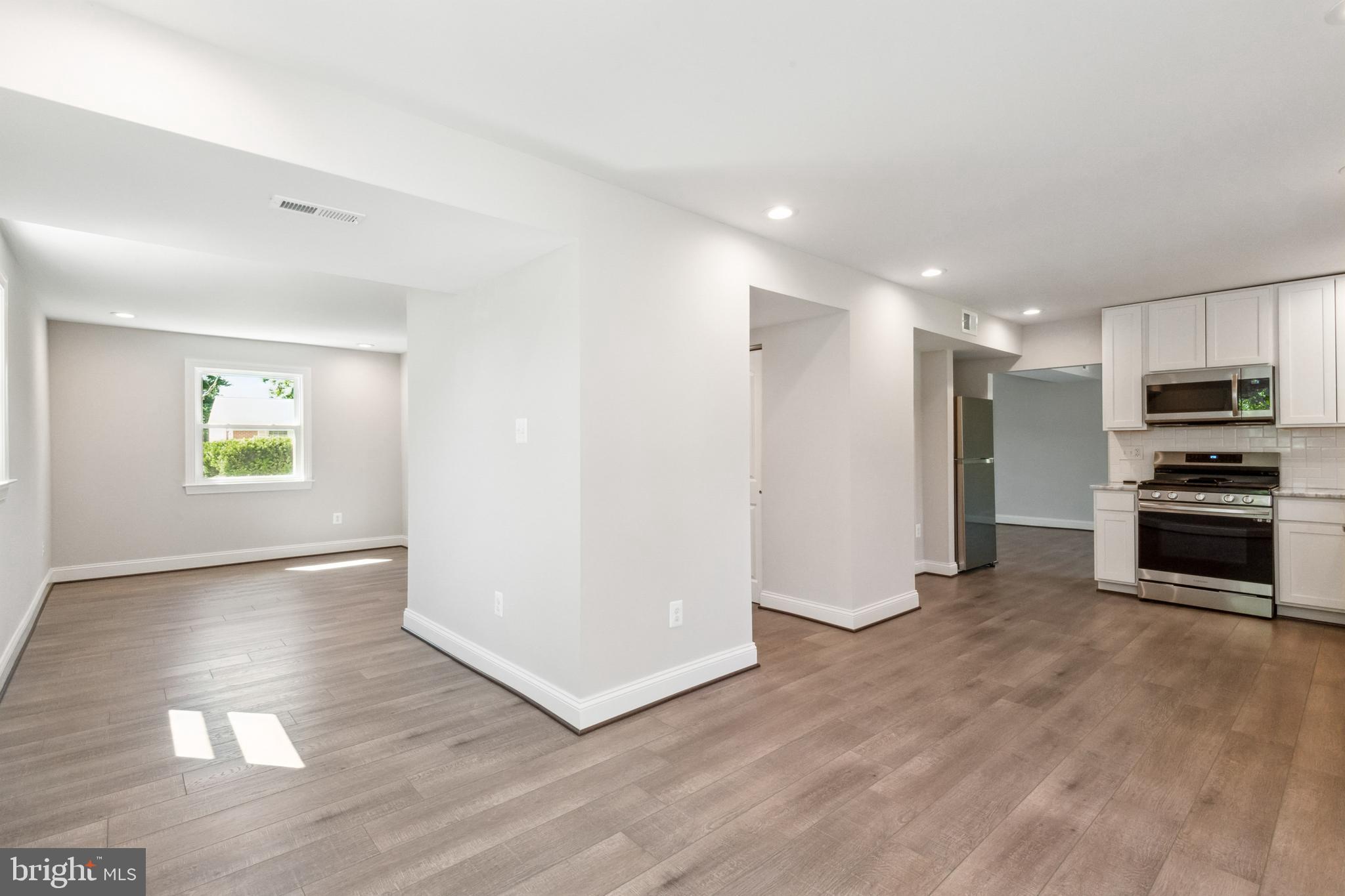 WESTBURY - Residential