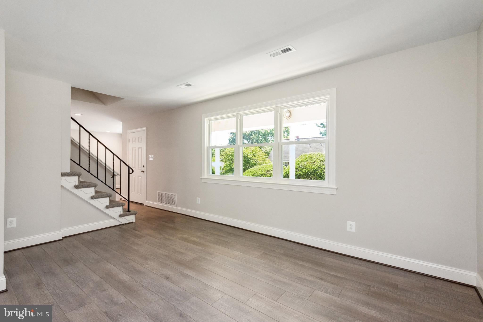 WESTBURY - Residential