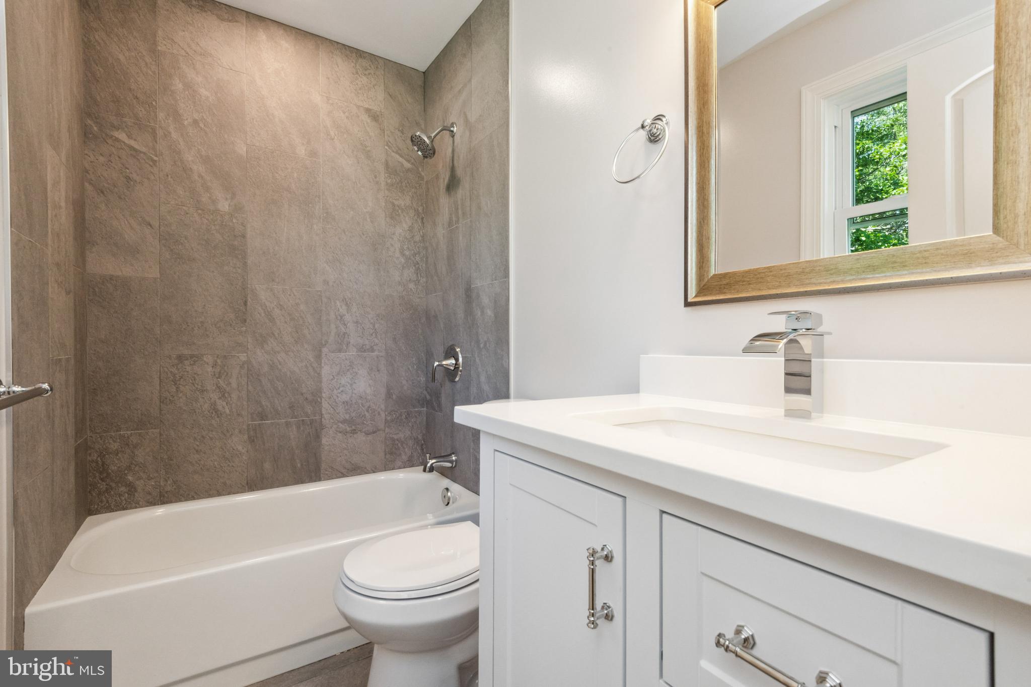 WESTBURY - Residential