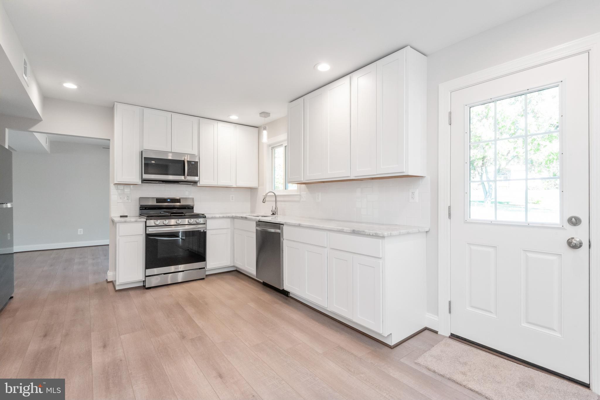 WESTBURY - Residential