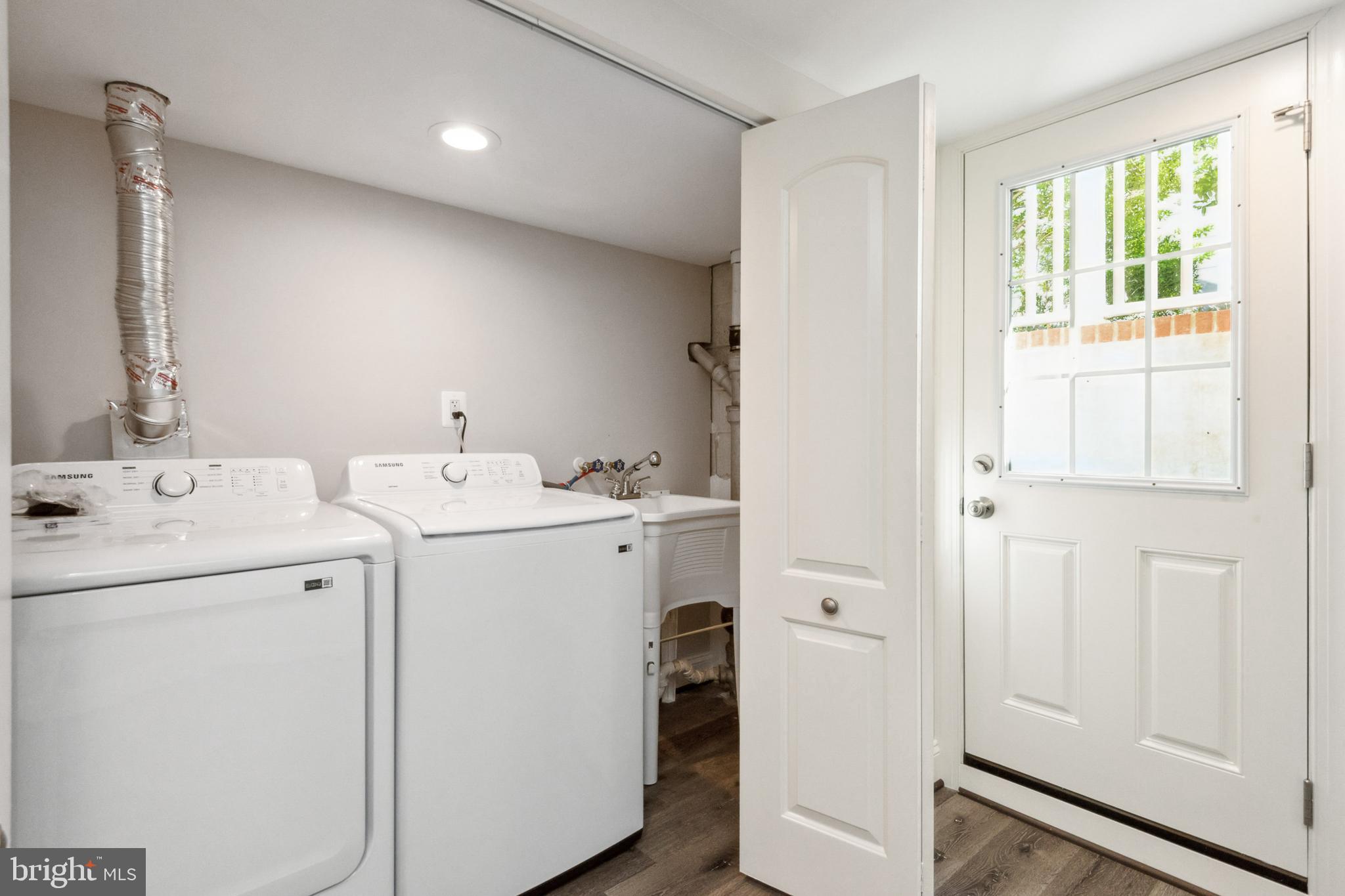 WESTBURY - Residential