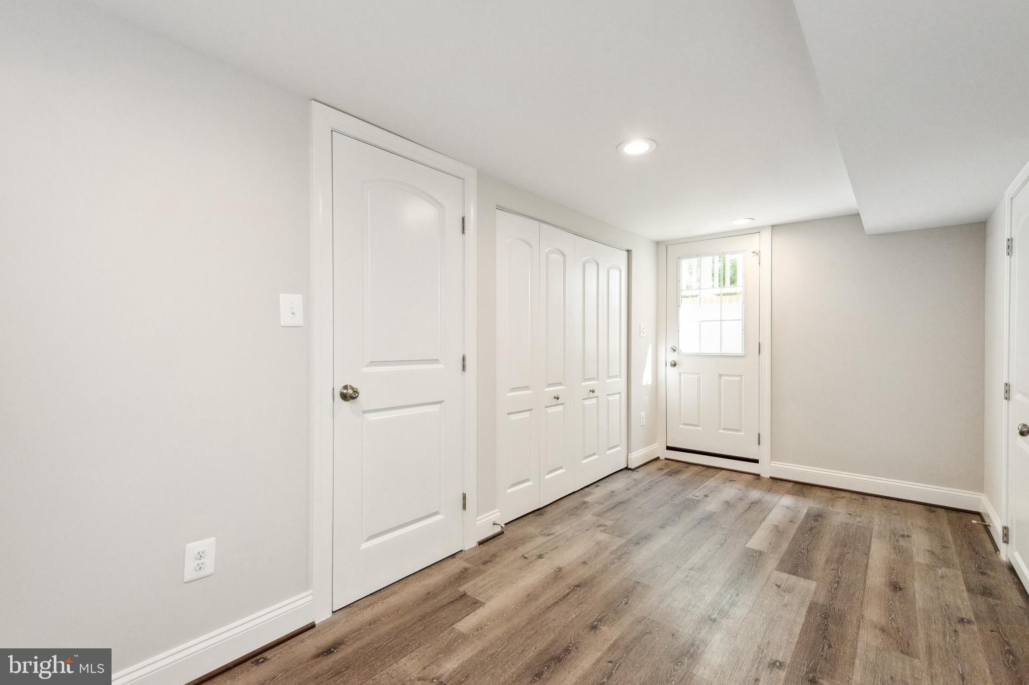 WESTBURY - Residential