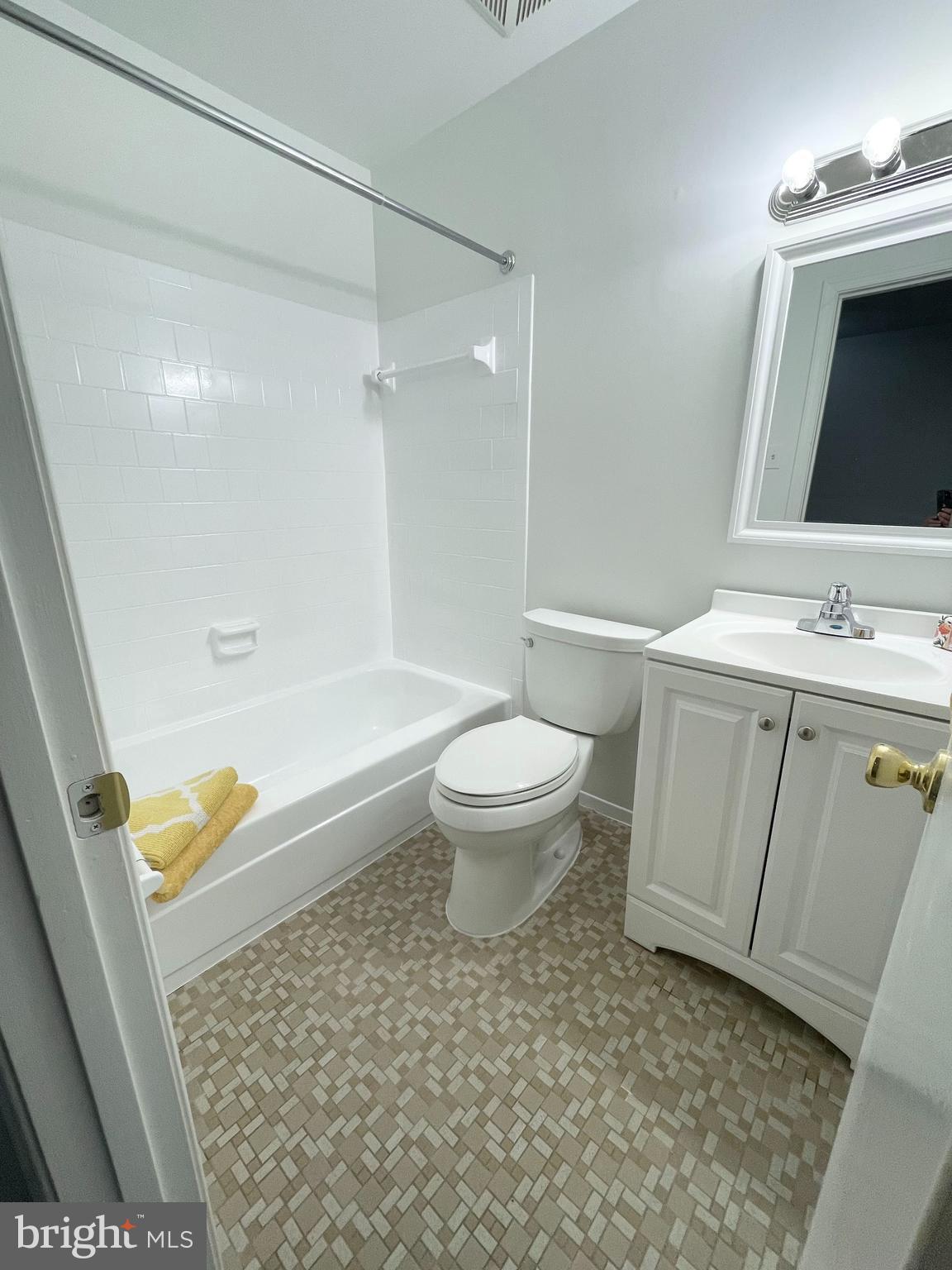 CARDINAL SQUARE - Residential Lease