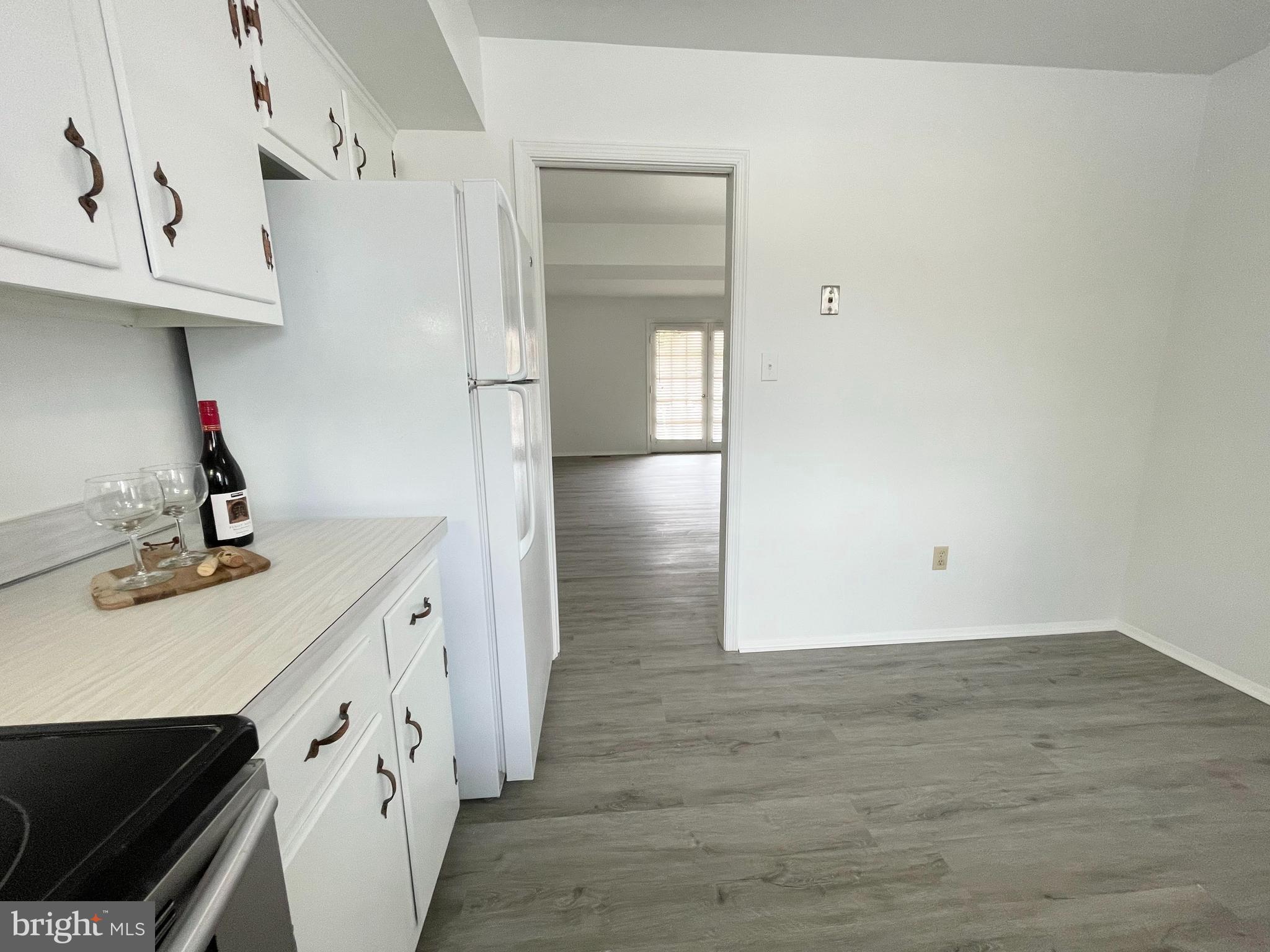 CARDINAL SQUARE - Residential Lease