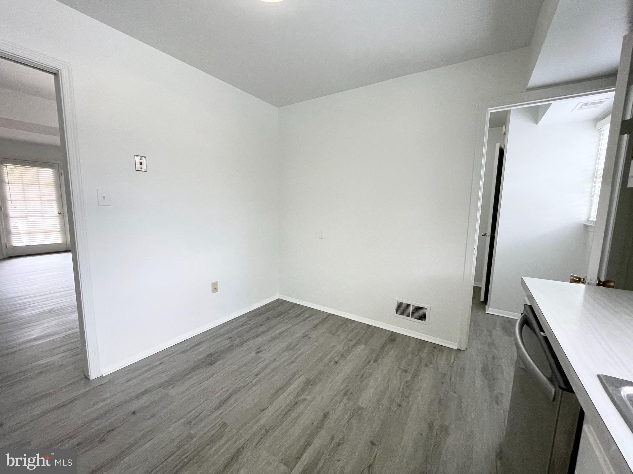 CARDINAL SQUARE - Residential Lease