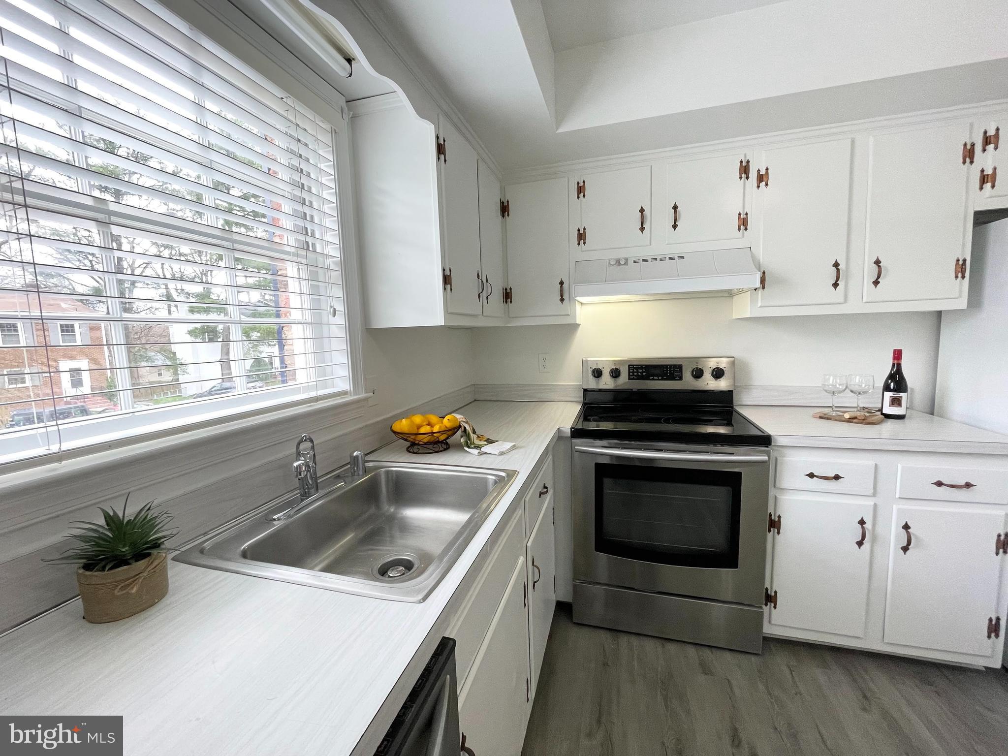 CARDINAL SQUARE - Residential Lease